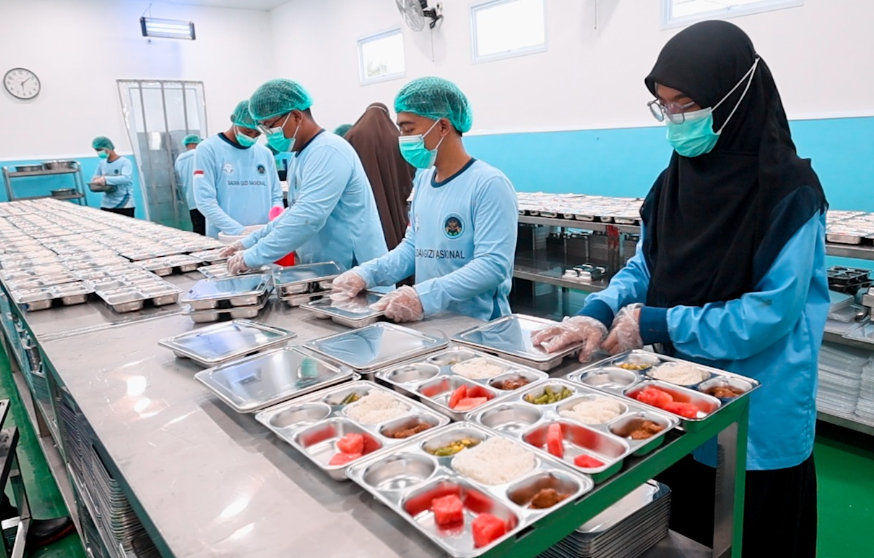 Pengawasan Keamanan Kerja Staf Dapur Makan Bergizi Gratis