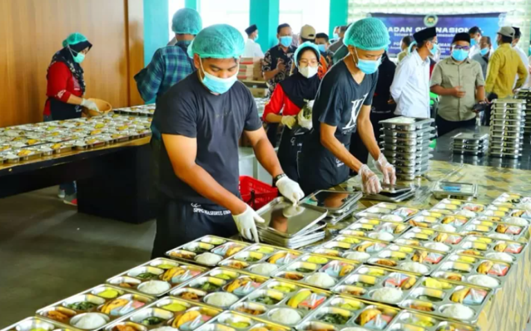 Pengawasan Keamanan Kerja Staf Dapur Makan Bergizi Gratis