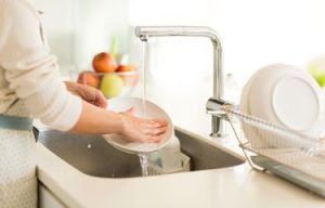 Monitoring Konsumsi Air dalam Operasional Dapur Hemat Terukur